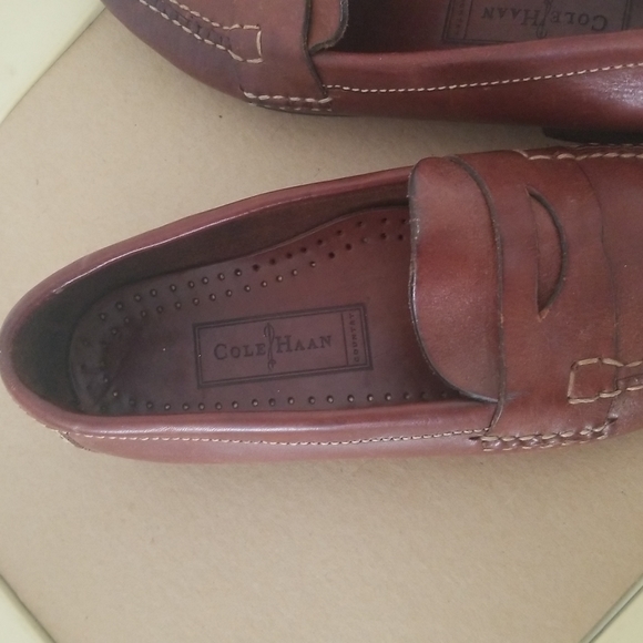 Country Cole Haan Brown is gender-neutral. Size 7.5 M - Picture 3 of 12